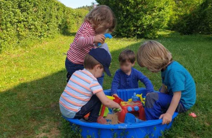 Kinder Wiese Sandmuschel Spielzeug