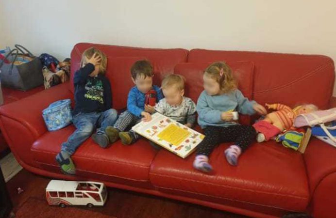 Sofa Kinder Lesen